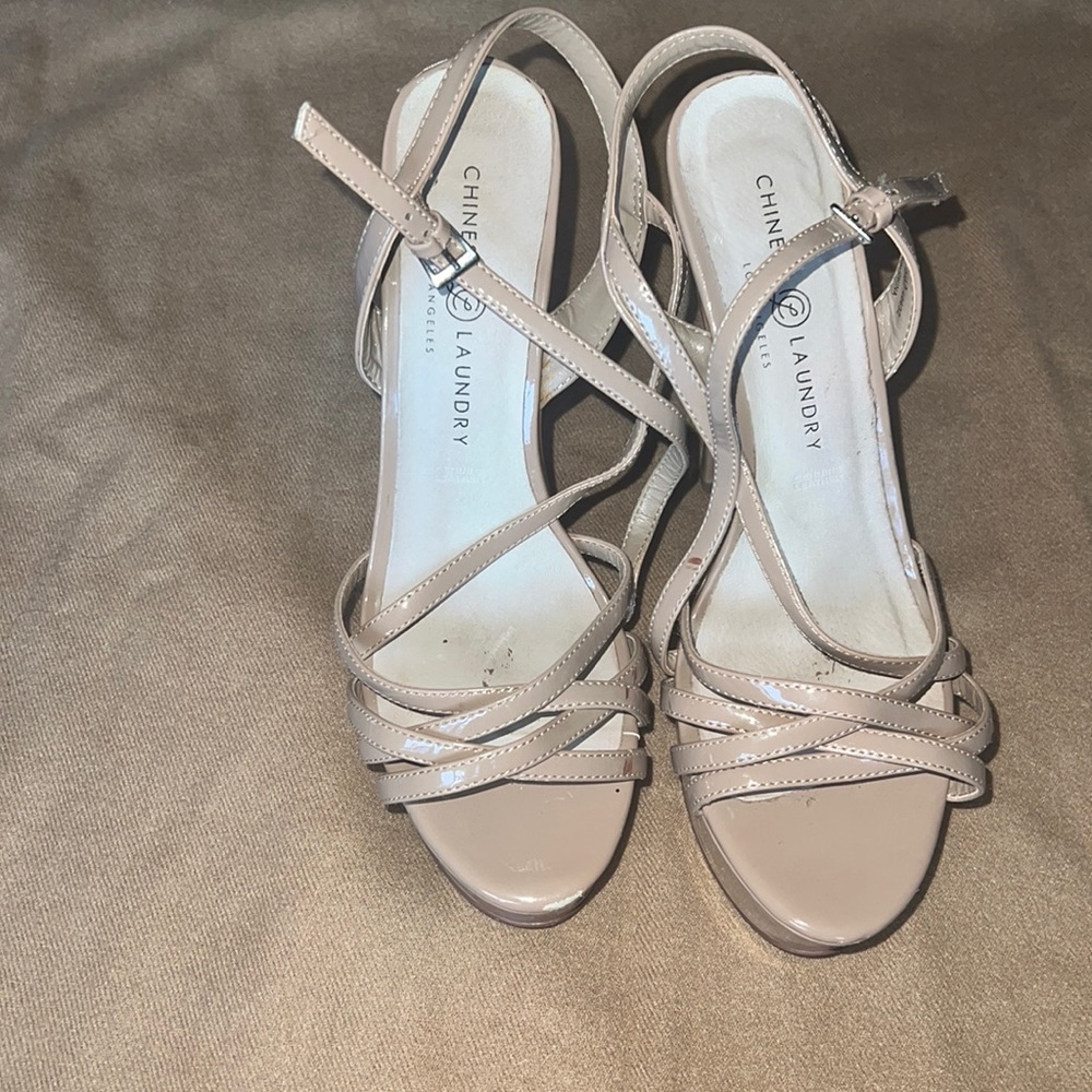 Size 9 Tippy Top Chinese Laundry Heel!